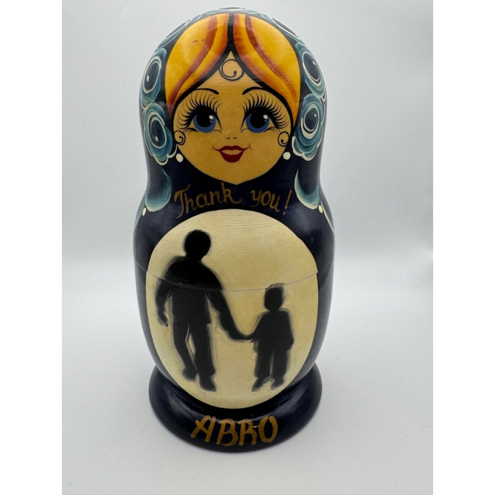 Vintage 5 wooden Hand-Painted Nesting Dolls